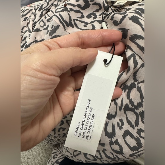 L’AGENCE Silk Mila Draped Sleeveless Leopard Print Blouse Nectar/Shadow XS - Picture 6 of 6